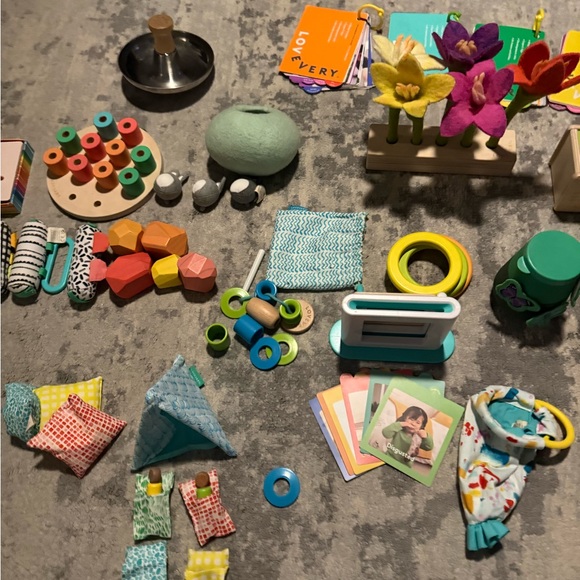 LOVEVERY Montessori Play Kit - Picture 5 of 16